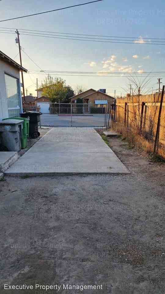 3010 Q St - Photo 2 of 14