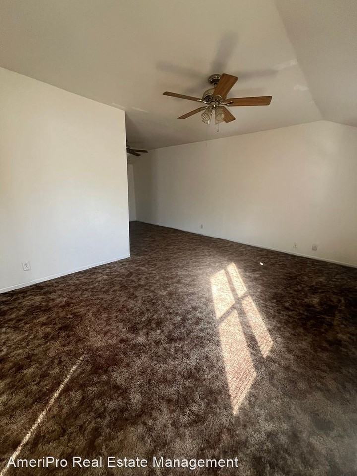 1166 Blair St - Photo 2 of 12