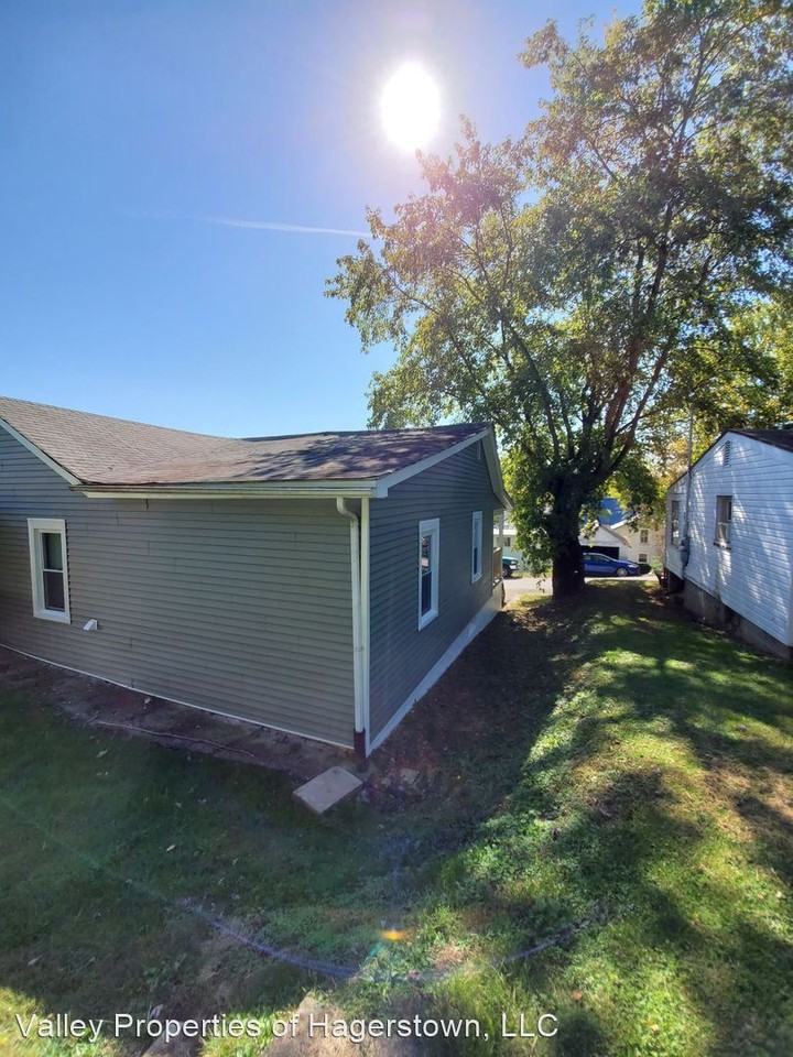 206 Jackson St - Photo 2 of 16