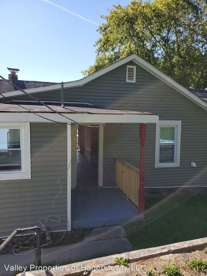 206 Jackson St - Photo 3 of 16