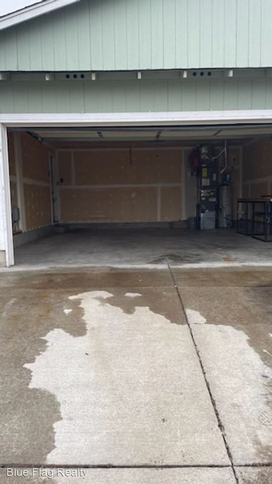 304 Se Leisek Way - Photo 2 of 15