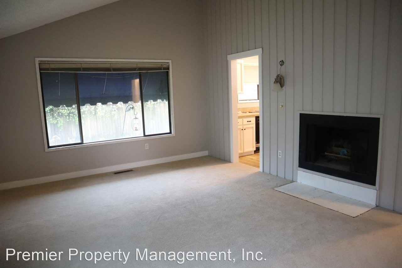 5323 Nw Cherry St ##E - Photo 3 of 22