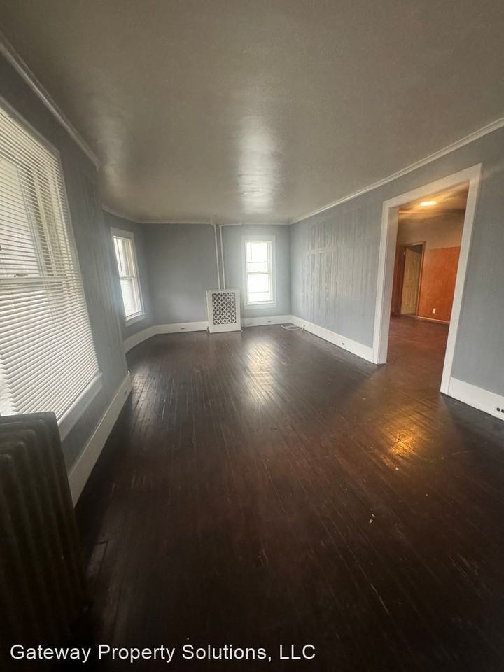 350 DIVISION ST. AMSTERDAM, NY 12010 DJ & KA ENTERPRISES LLC - Photo 2 of 7