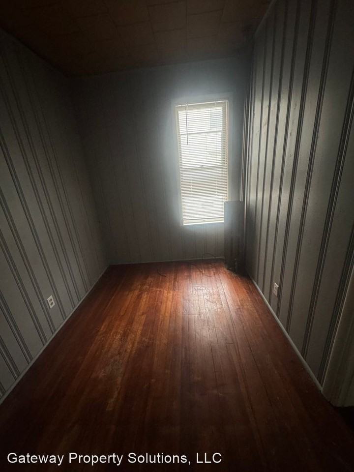 350 DIVISION ST. AMSTERDAM, NY 12010 DJ & KA ENTERPRISES LLC - Photo 3 of 7