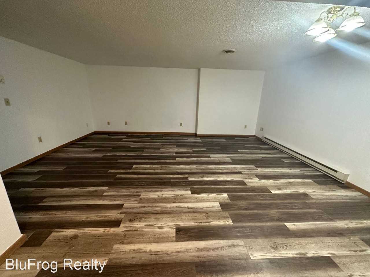 647/649(A&B) 8th Ave SW Apartments in Valley City, ND 58072 Zumper