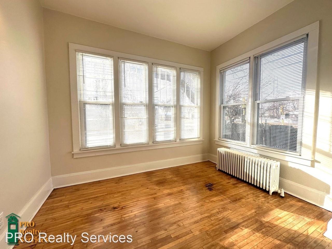 201 20th Ave NE - Photo 2 of 20