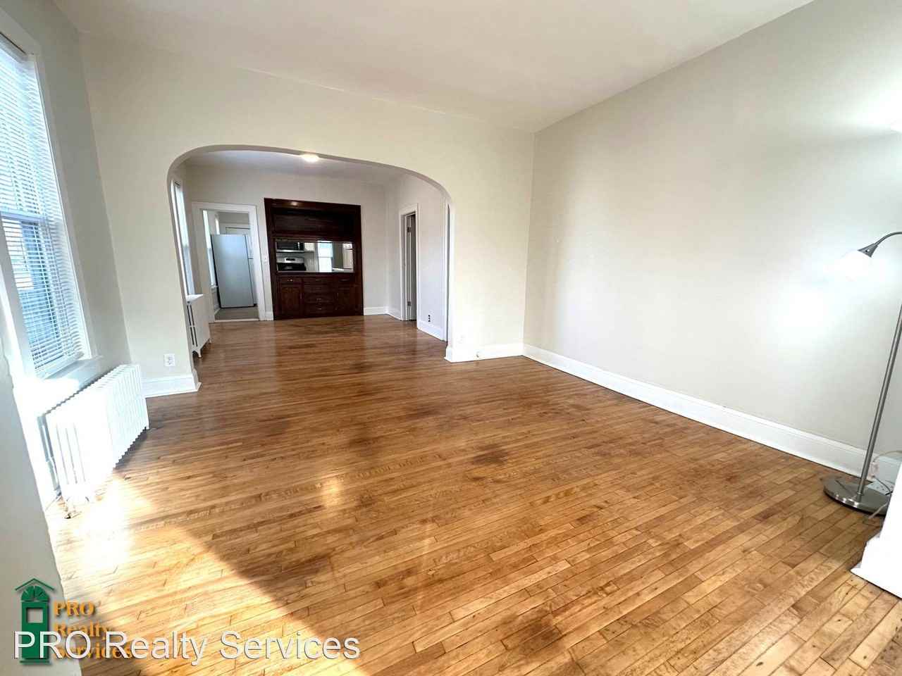 201 20th Ave NE - Photo 3 of 20