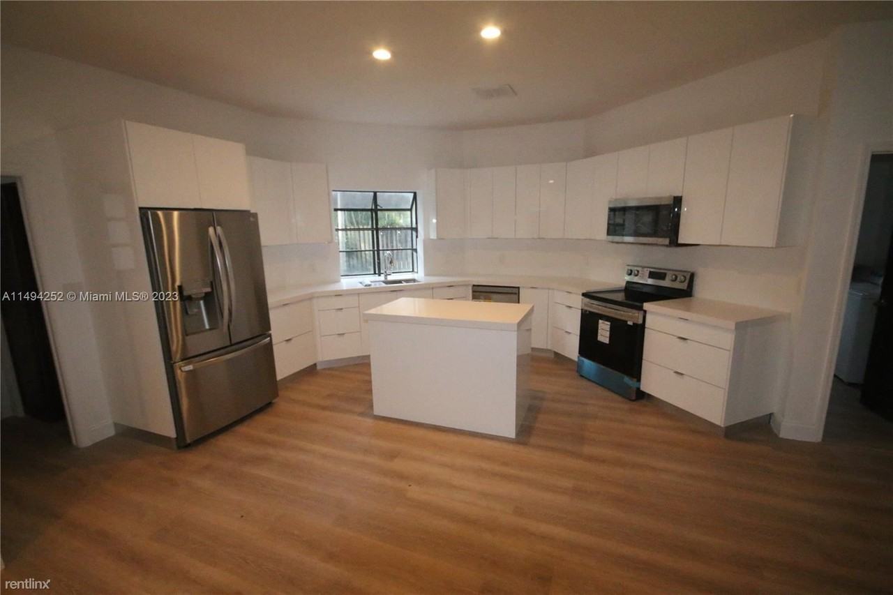 3911 Sw 56th Ct - Photo 2 of 23
