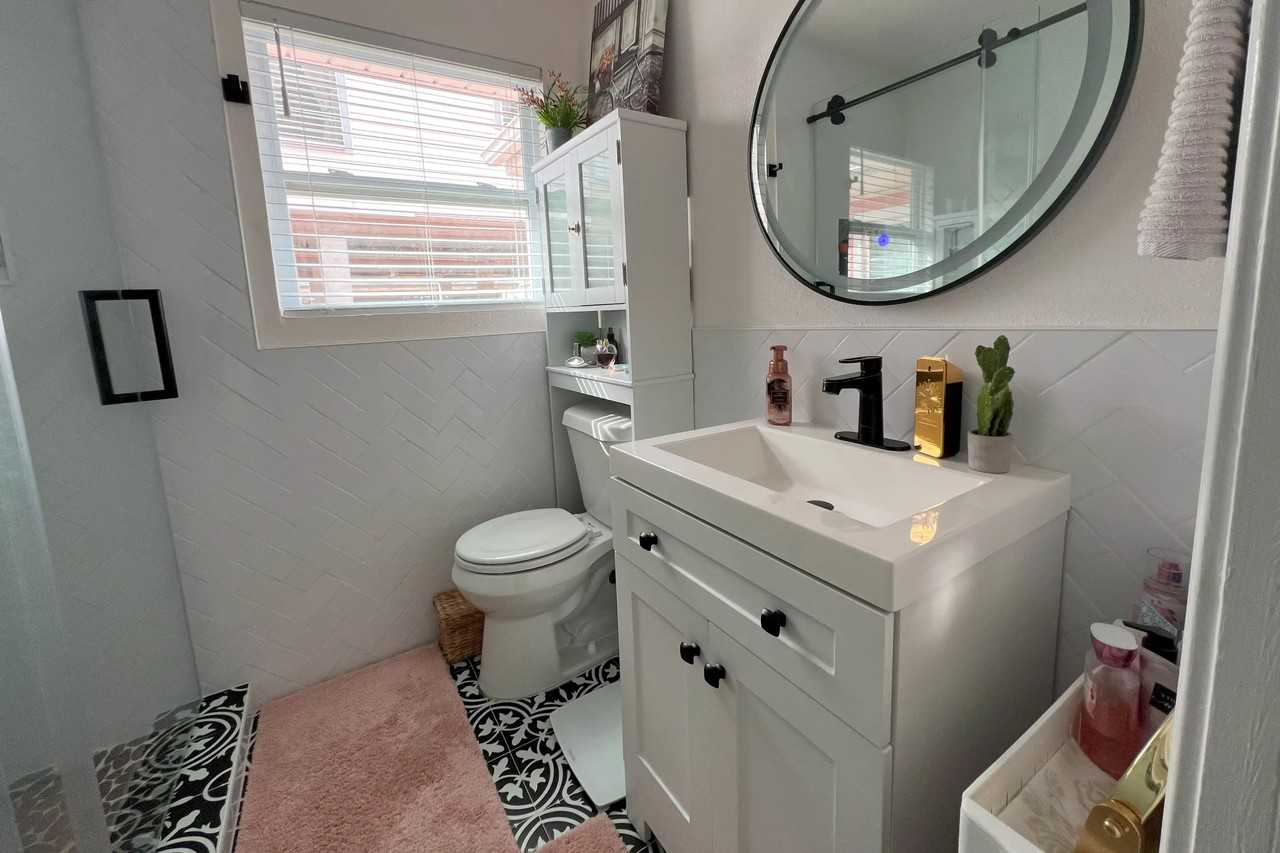 6116 Avenue Q 1/2 - Photo 2 of 8