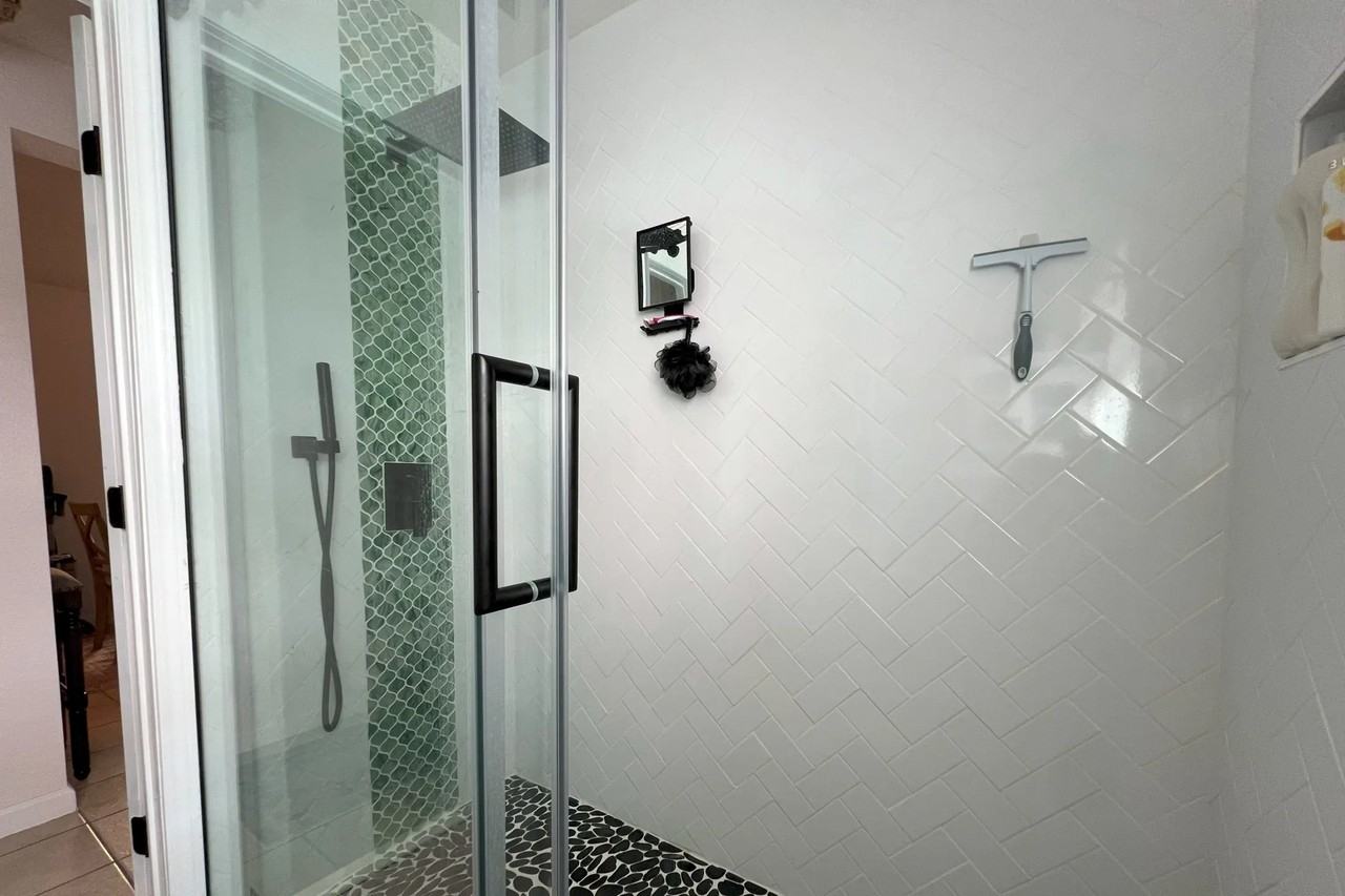 6116 Avenue Q 1/2 - Photo 3 of 8