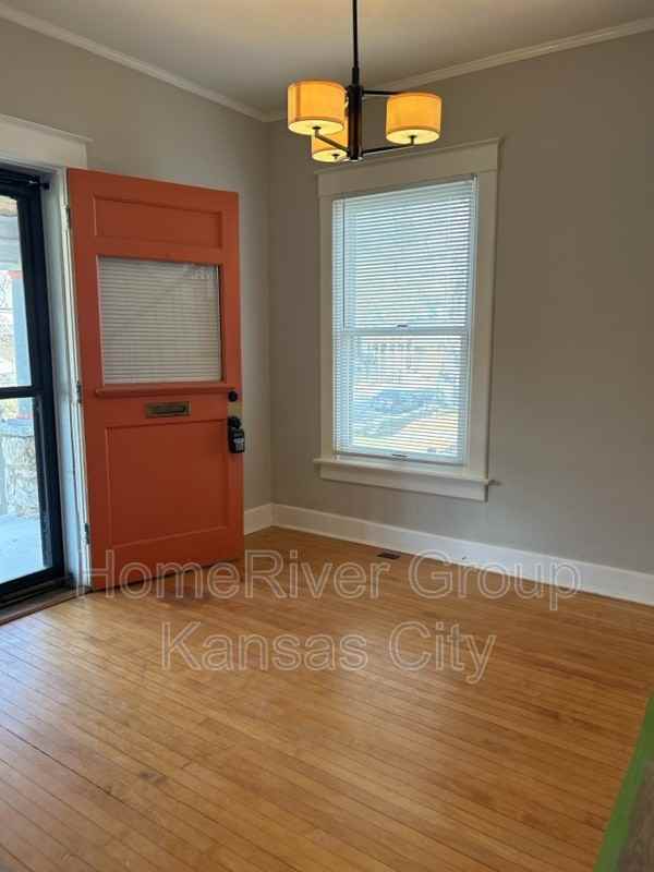 3733 Wyandotte St - Photo 3 of 12