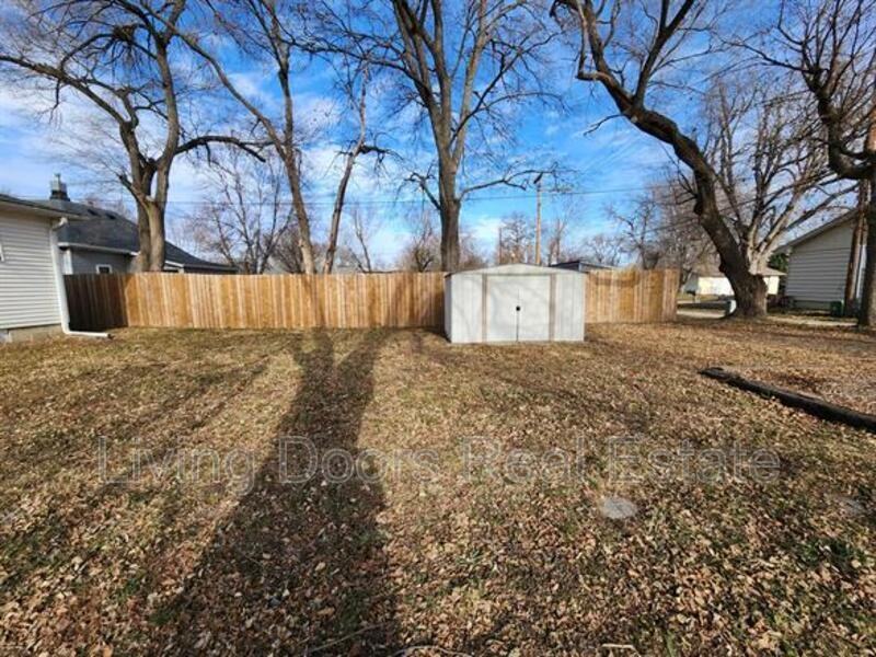 4236 N St - Photo 2 of 13