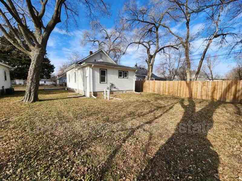 4236 N St - Photo 3 of 13