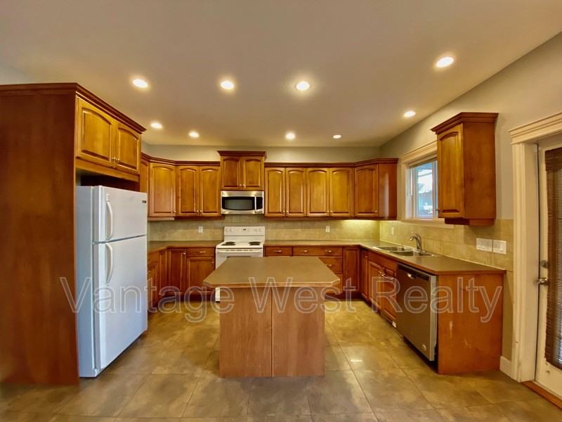 2824 Auburn Rd - Photo 2 of 41