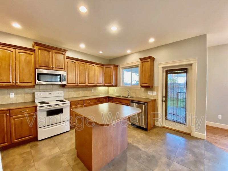 2824 Auburn Rd - Photo 3 of 41