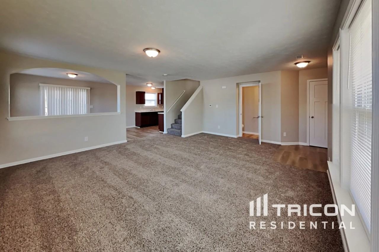 3338 Deerbrook Dr - Photo 3 of 17