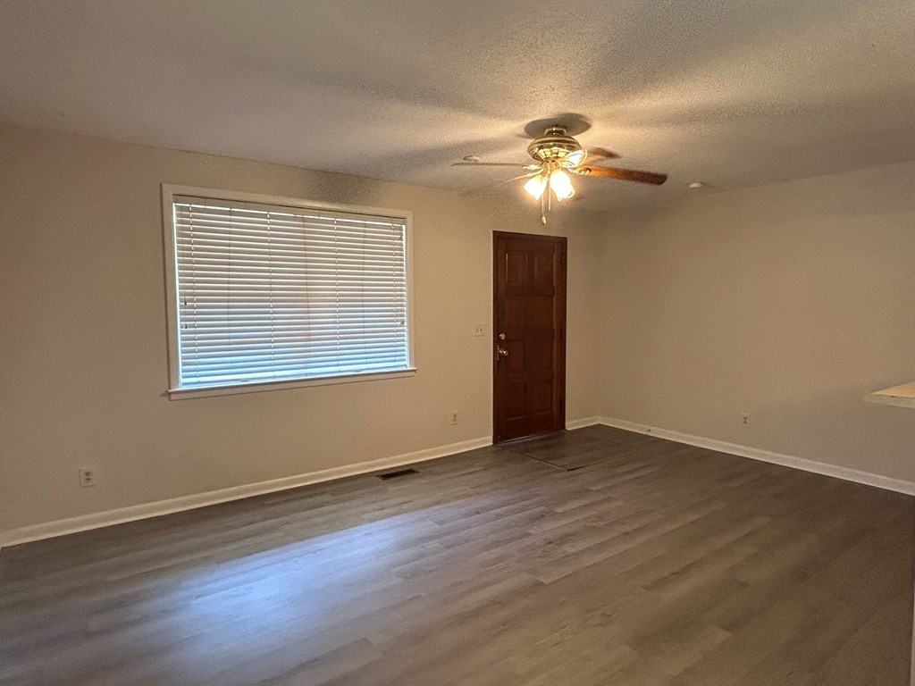 913 Park St - Photo 2 of 20