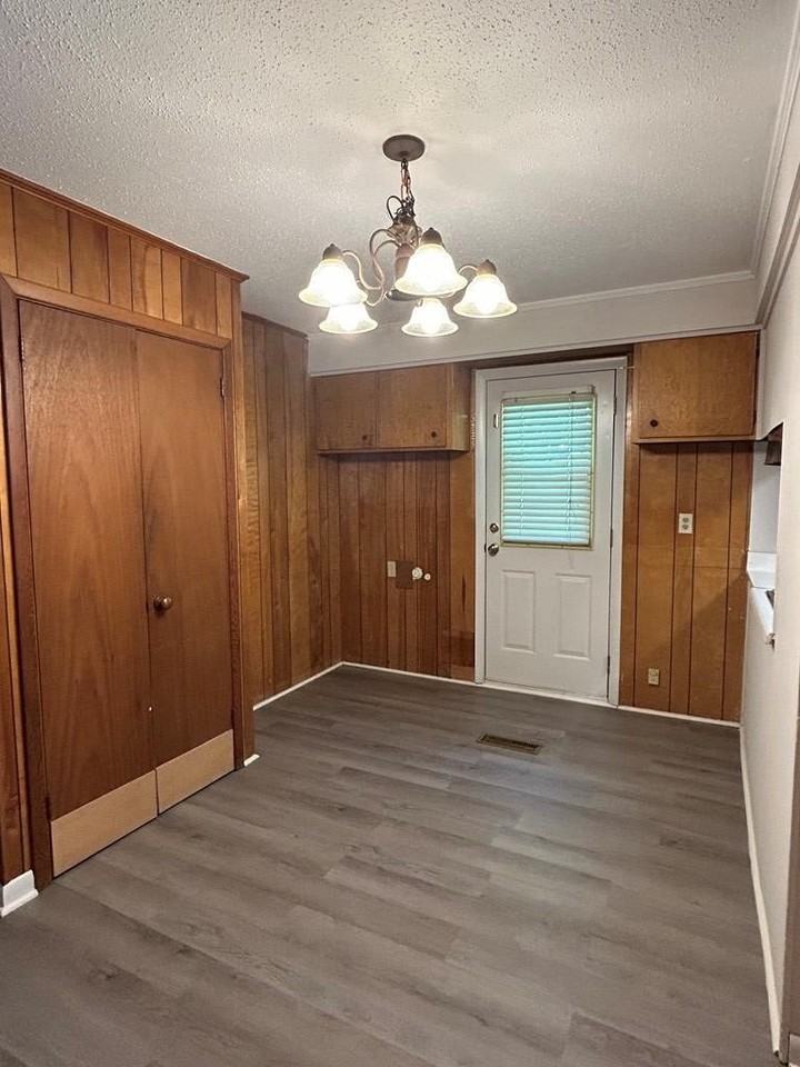 913 Park St - Photo 4 of 20