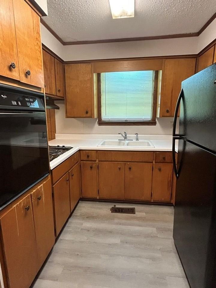 913 Park St - Photo 5 of 20