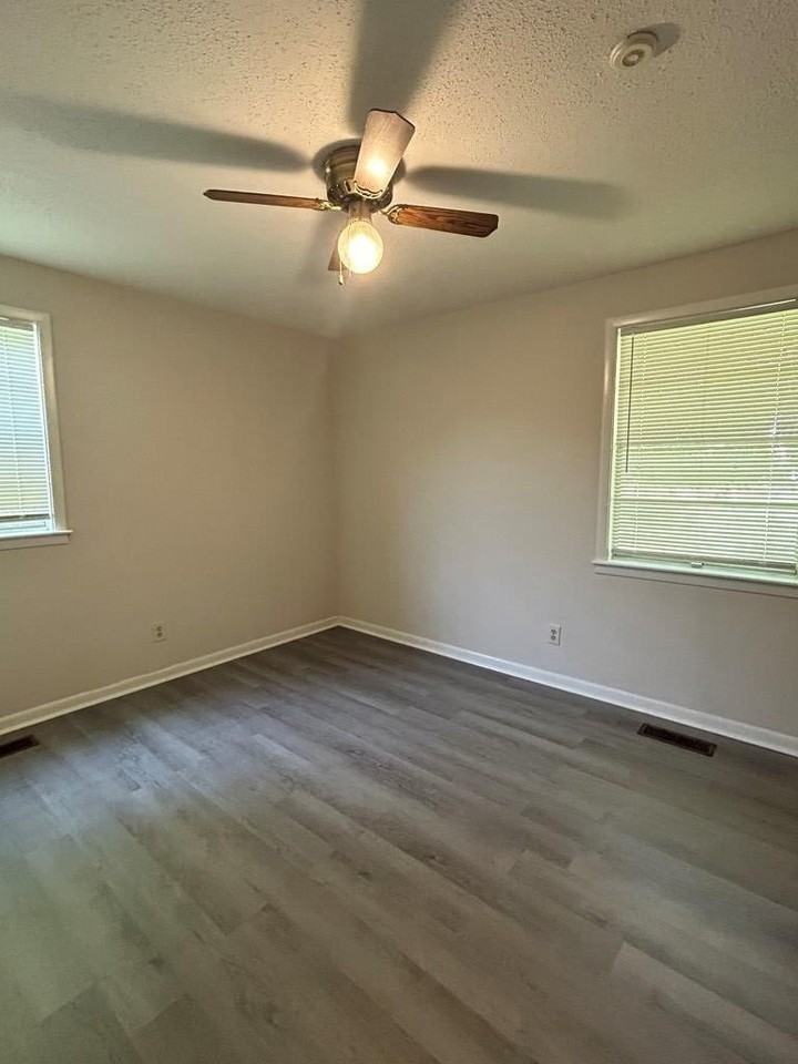 913 Park St - Photo 7 of 20