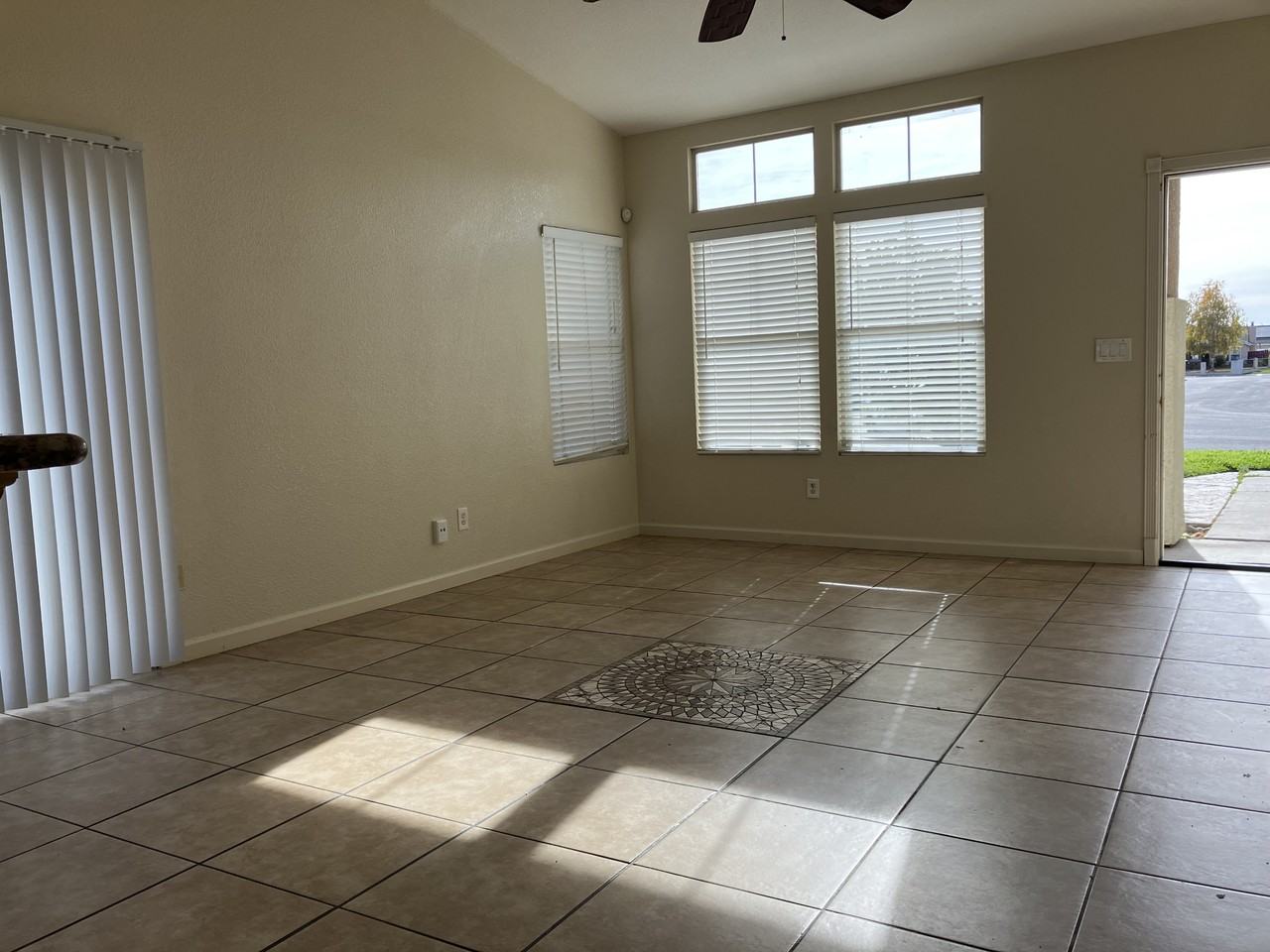 231 Blackwood Ave - Photo 3 of 21