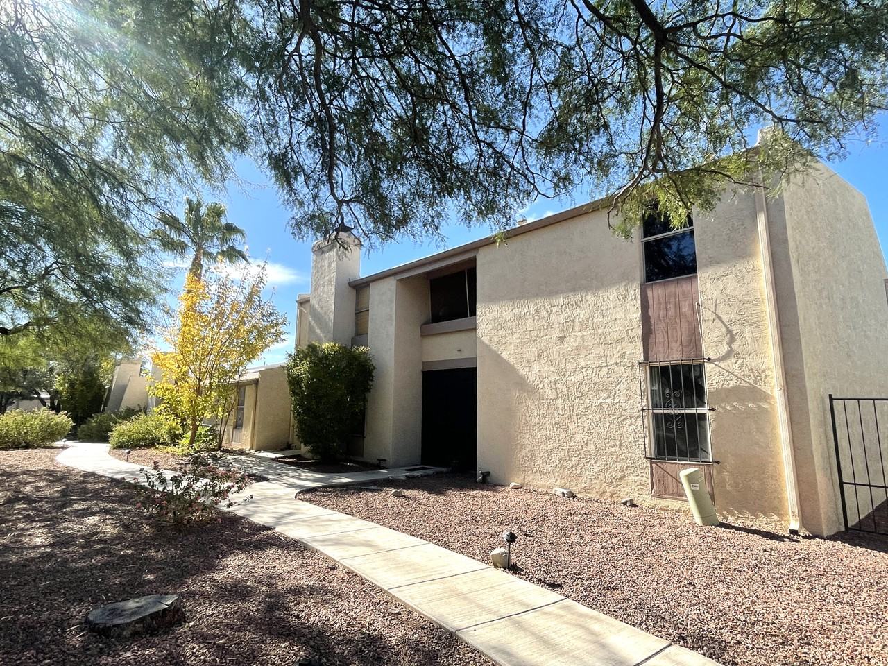 3750 N Country Club Rd #6