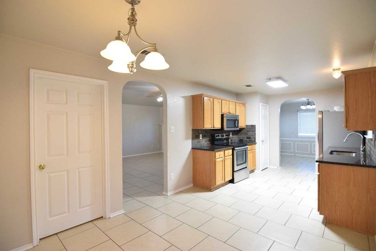 3605 Basset Dr - Photo 5 of 19