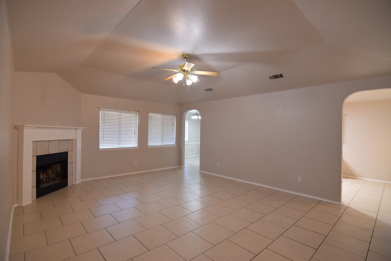 3605 Basset Dr - Photo 7 of 19