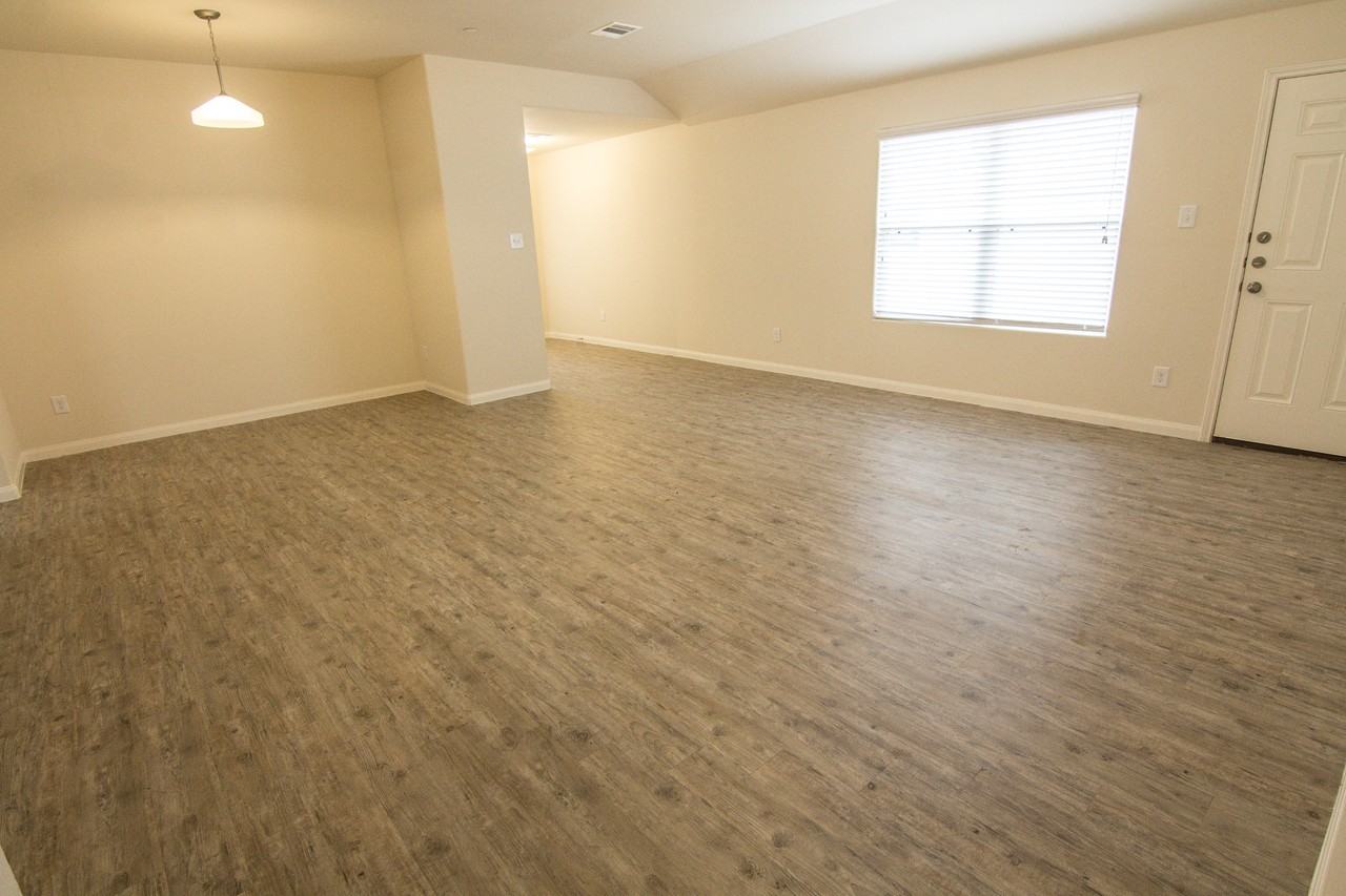 2037 Oakwood Forest Dr - Photo 3 of 20