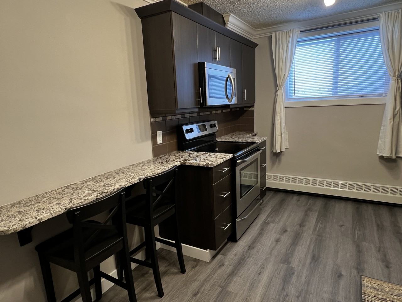7001 82 St Nw - Photo 3 of 7