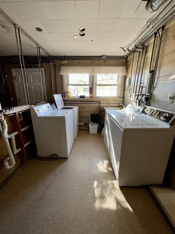 2601 Henderson Dr - Photo 2 of 10