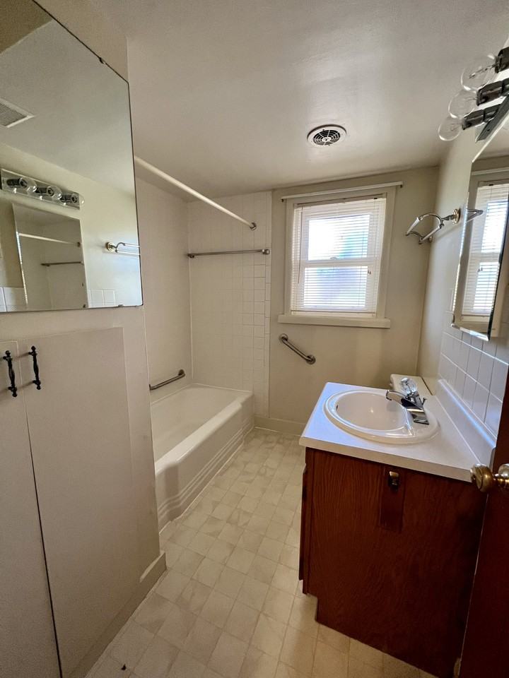 2601 Henderson Dr - Photo 3 of 10