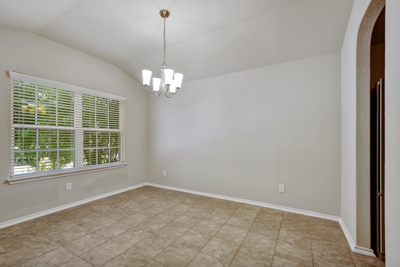 10550 Rhyder Rdg - Photo 3 of 26