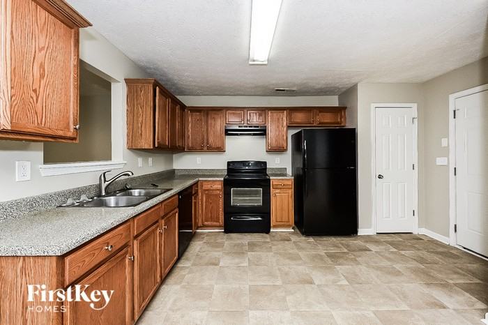1492 Keystone Dr - Photo 3 of 15