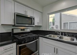 1159 Linden Ave #3 - Photo 2 of 17