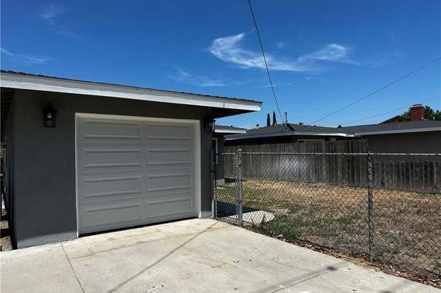 11917 Hemlock St - Photo 3 of 15