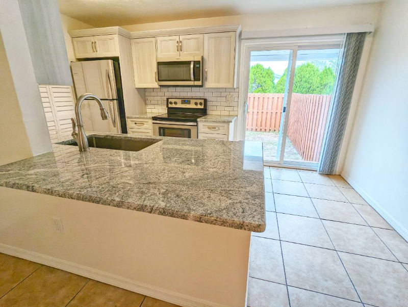 102 E Central Blvd - Photo 2 of 13