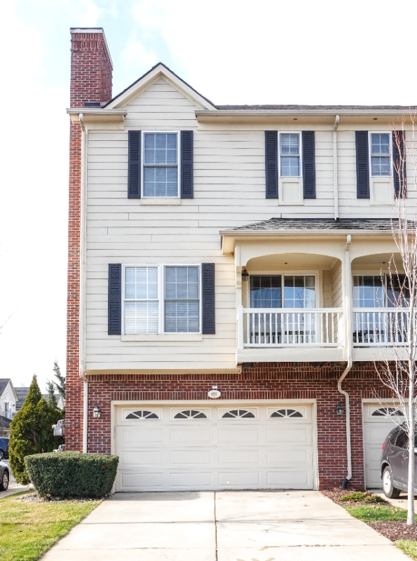 1521 Commodore Cir - Photo 2 of 23