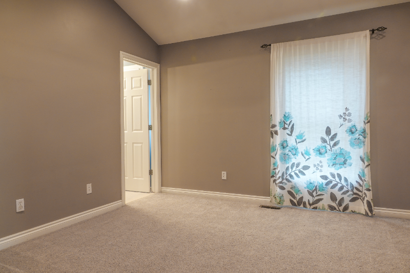 1521 Commodore Cir - Photo 3 of 23