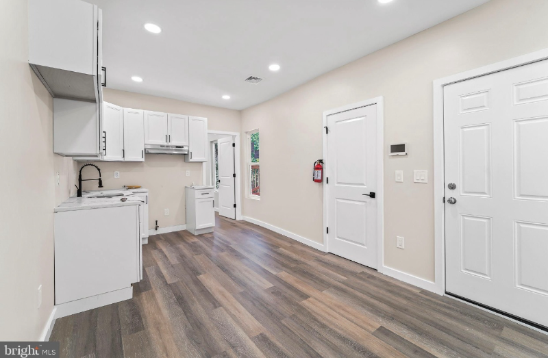 335 Spring St - Photo 2 of 20