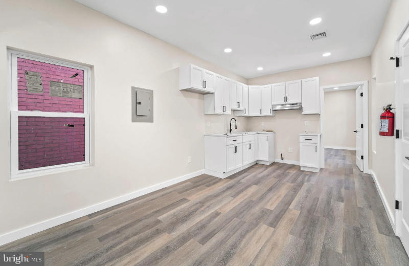 335 Spring St - Photo 3 of 20