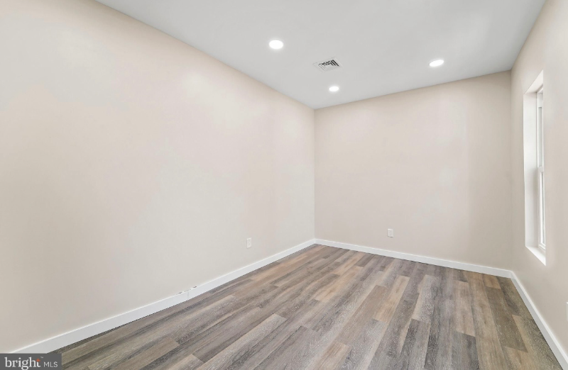 335 Spring St - Photo 5 of 20