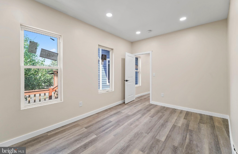 335 Spring St - Photo 6 of 20