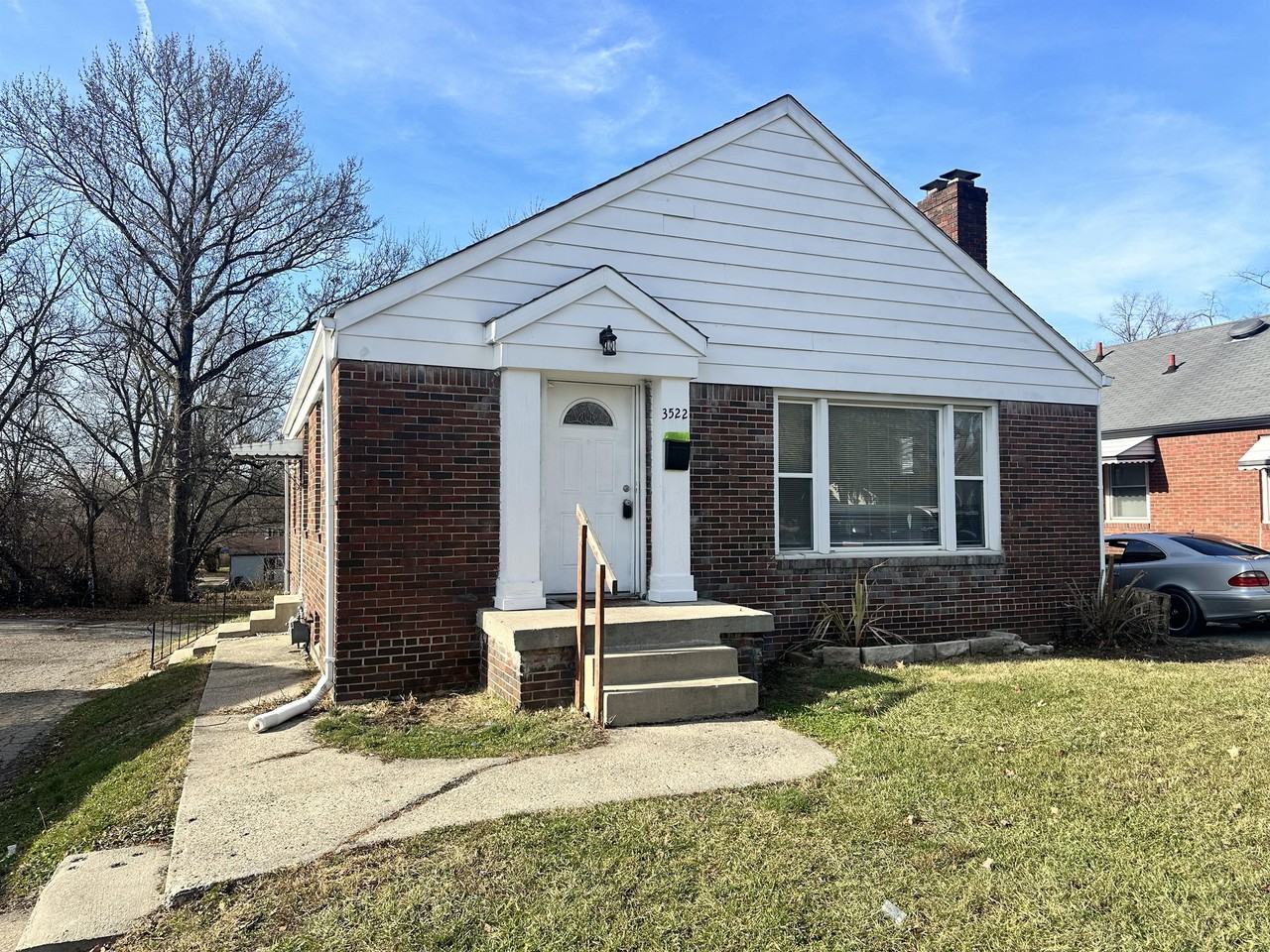 3522 N Oxford St #3522 - Photo 3 of 18
