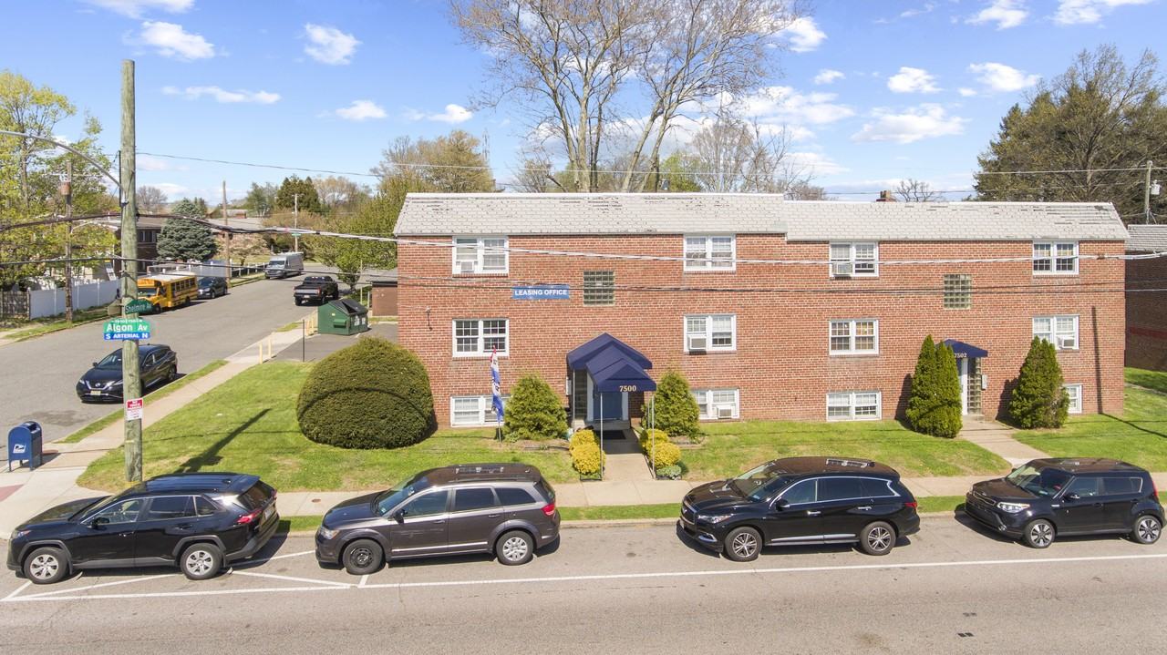 Algon Gardens - Photo 2 of 6