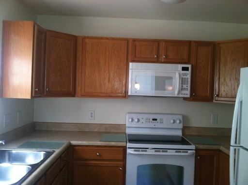 915 Hazelwood Dr - Photo 3 of 16