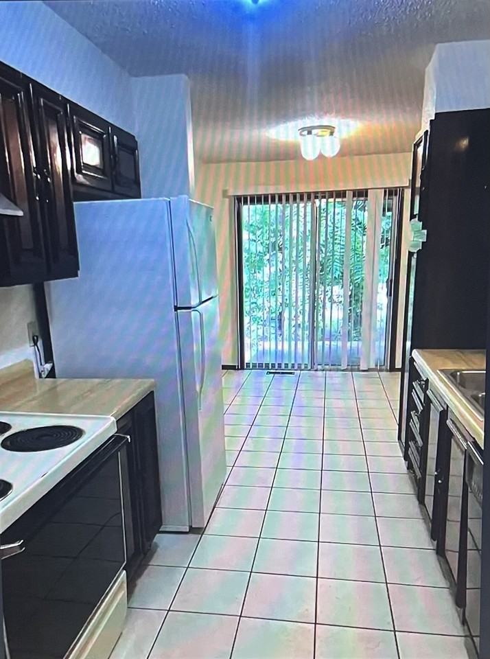 502 E Anna St #502 - Photo 2 of 8