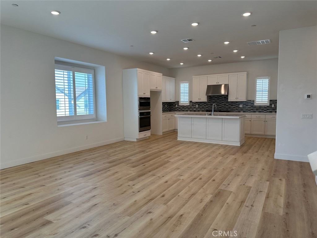 300 Tank - Photo 3 of 37