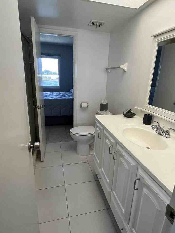 1118 Lake Ter - Photo 2 of 25