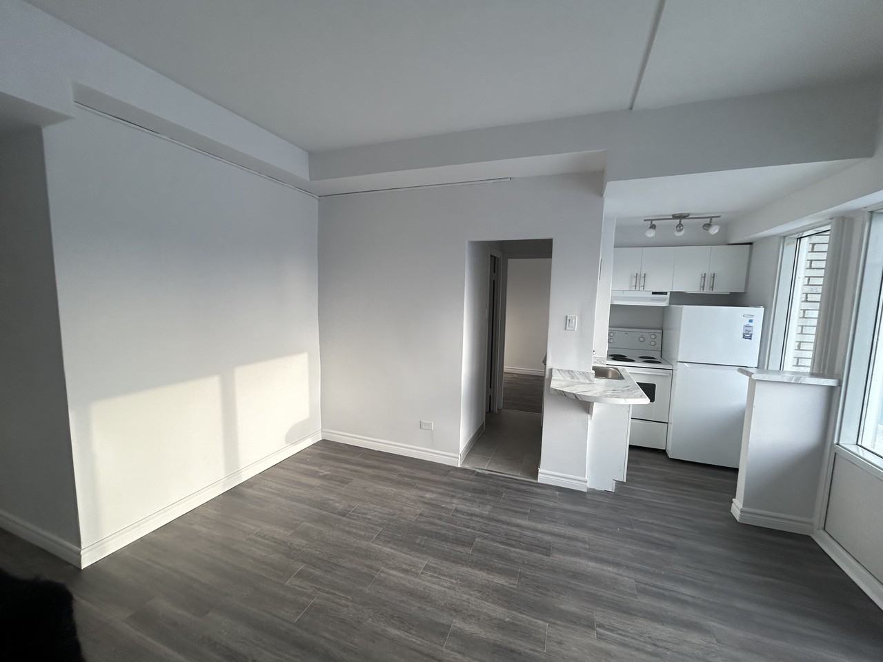 3440 Durocher - Photo 2 of 32